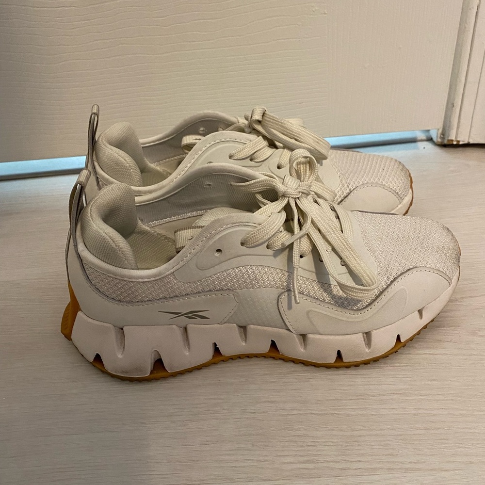 Reebok Zig Dynamica Women’s Sneakers – White/Gum – Size 7